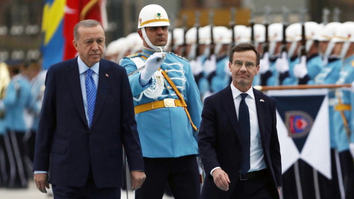 Nato-Erweiterung: Nun haben sie sich wenigstens mal getroffen: der neue schwedische Ministerpräsident Kristersson (r.) beim türkischen Präsidenten Erdoğan in Ankara.