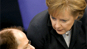 Autoindustrie in Not: Bundeskanzlerin Angela Merkel hat Manager und Betriebsräte von Opel eingeladen. Finanzminister Steinbrück warnt indes vor einer Bittsteller-Prozession