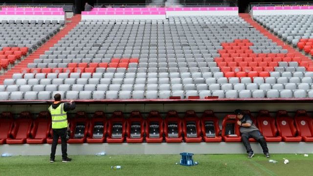 NFL-Gastspiel in München: Auch die Spielerbänke müssen umgebaut werden.