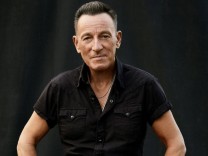„Only The Strong Survive“ von Bruce Springsteen: Kopf hoch, tanzen