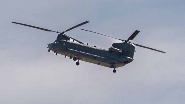 Zeitenwende: "Das Ziel ist eine leistungsfähige, hochmoderne, fortschrittliche Bundeswehr": Die Truppe erhält bald neues Gerät - wie die "Chinook"-Hubschrauber.