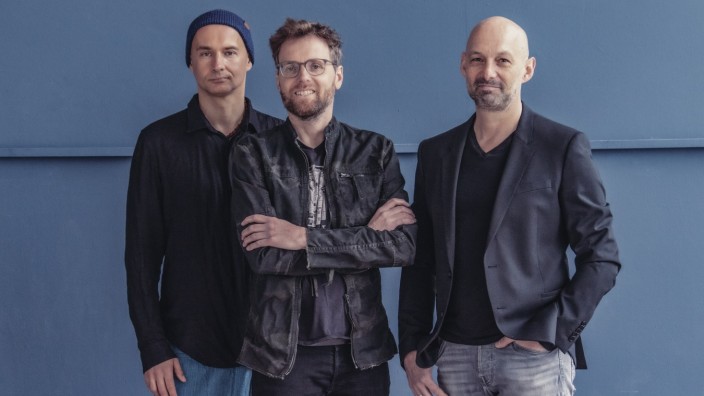 Hörenswert: Betont unavantgardistisch lässt Matthias Bublath (Mitte) sein Klavier-Trio mit Peter Cudek (links) und Christian Lettner klingen