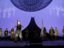 „Hyäne Fischer“ an der Berliner Volksbühne: Völlig verfehlt