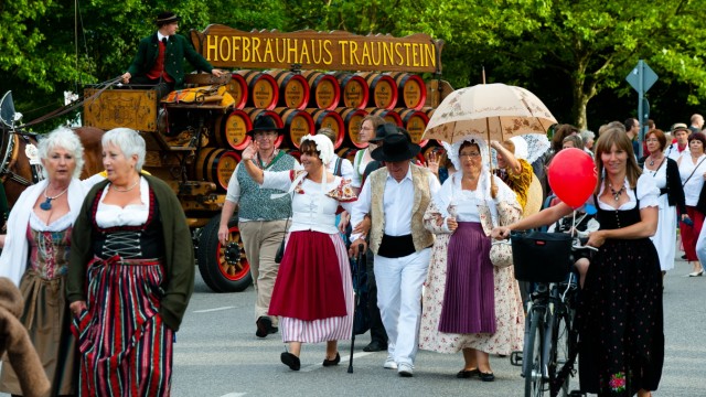Ebersberg und die weite Welt: Ein Bild aus dem Jahr 2012: Bei der Eröffnung des Volksfests sind auch Gäste aus Allauch im Festzug.