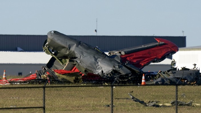 Flugshow in Dallas: Eins der beiden abgestürzten Flugzeuge auf dem Dallas Executive Airport.