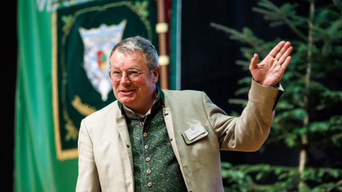 Natur in Bayern: Jägerpräsident Ernst Weidenbusch auf dem diesjährigen Landesjägertag in Augsburg, auf dem er wiedergewählt wurde.