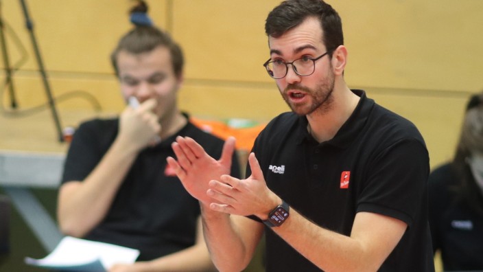 Volleyball: "Der Sprung nach ganz oben ist dieses Jahr noch nicht dran." - Raben-Trainer Florian Völker.