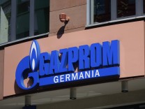 29 04 2016 Kreuzberg Markgrafenstrasse Berlin Logo von Gazprom Germania Gazprom Gazprom Germa
