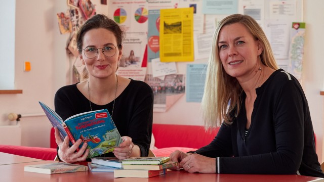 Bildung im Landkreis: Beratungslehrkraft Catharina Strehle und Konrektorin Claudia Zetl liegt die Leseförderung sehr am Herzen.