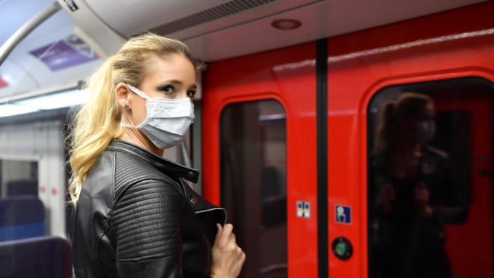 Gesundheit: Maske im öffentlichen Nahverkehr? Das ist längst nicht mehr für alle Menschen selbstverständlich. Und bald vielleicht auch nicht mehr nötig.