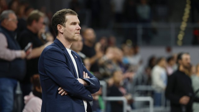 Bambergs Basketballer: Keine schönen Aussichten: Geschäftsführer Philipp Höhne hat sich nach den miserablen Leistungen bei den Fans entschuldigt.