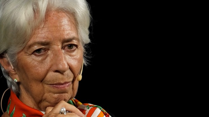 Geldpolitik: EZB-Präsidentin Christine Lagarde will bei Anleihenkäufen auch auf die Öko-Bilanz der Herausgeber achten. Das gefällt nicht jedem.
