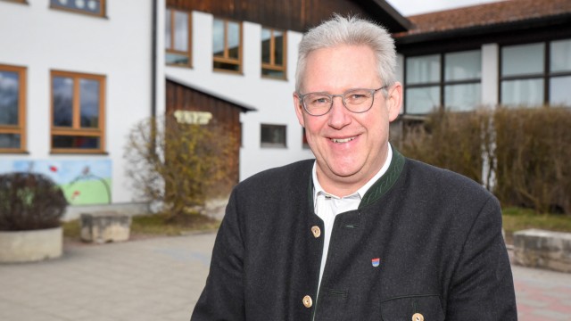Flüchtlingspolitik: Münsings Bürgermeister Michael Grasl (FW) hat den offenen Brief stellvertretend für seine Amtskollegen im Landkreis unterzeichnet.