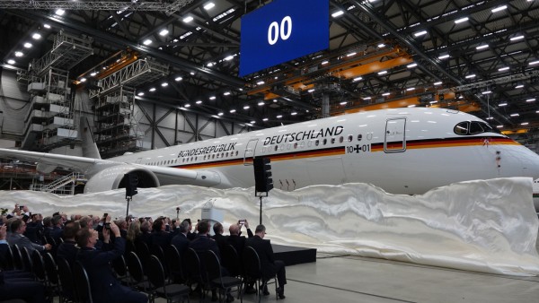 Bundeswehr-Jet A350 "Konrad Adenauer" bei der Enthüllung