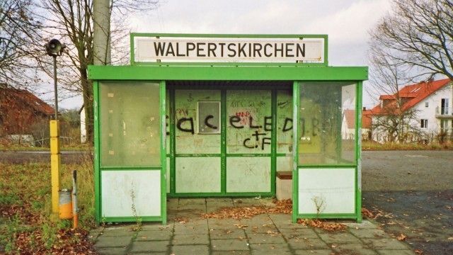 Porträt eines Eisenbahnaktivisten: Der Haltepunkt Walpertskirchen vor Karl Bürgers ehrenamtlichen Einsatzes...