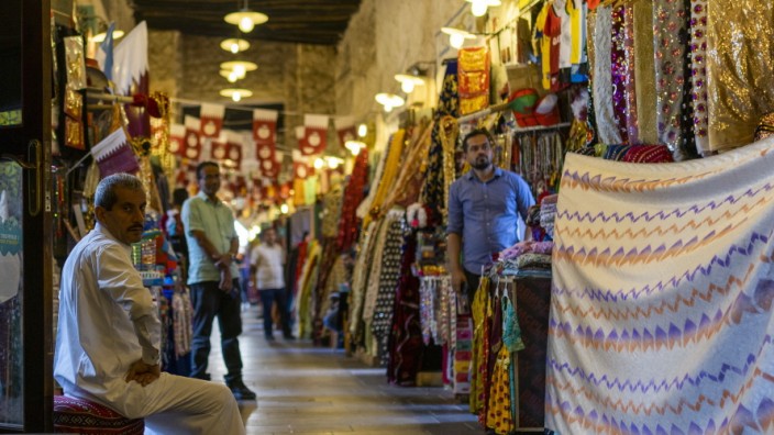 Katar: Im Souq Waqif in der Altstadt von Doha bereiten sich die Händler auf den Ansturm der WM-Gäste vor.