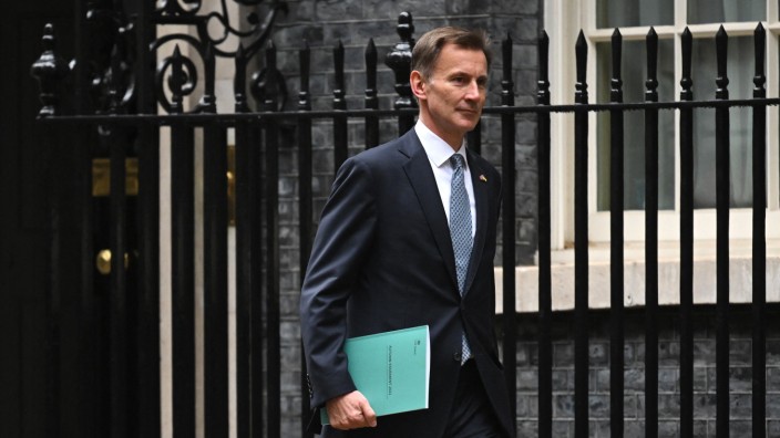 Großbritannien: Der britische Finanzminister Jeremy Hunt muss den Scherbenhaufen aufkehren, den die Ex-Premierministerin Liz Truss hinterlassen hat.