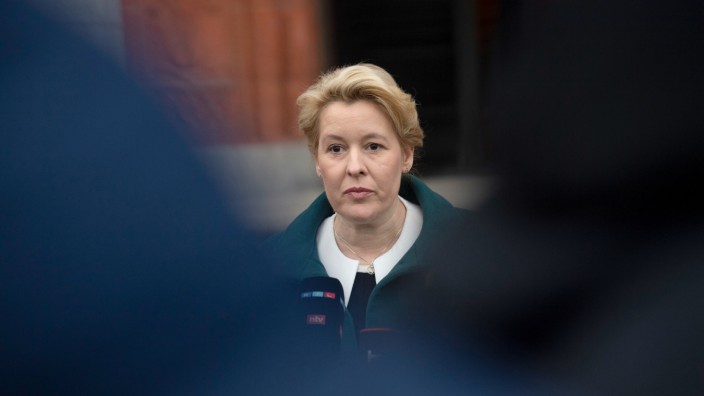 Wahlwiederholung in Berlin: Bei der Wahlwiederholung muss alles klappen: Berlins Regierende Bürgermeisterin Franziska Giffey (SPD) steht unter Druck.