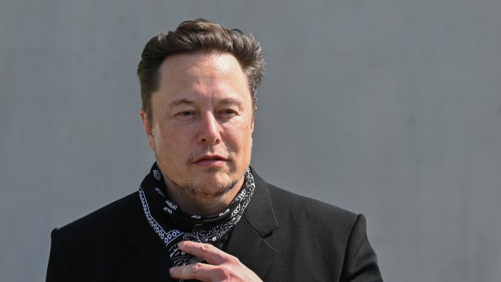 Twitter unter Elon Musk: Der Tesla- und Twitter-Chef Elon Musk steht vor neuem Chaos: Die Büros des Kurznachrichtendiensts müssen schließen, weil nach einer Kündigungswelle nicht mehr klar ist, wer noch an Bord ist.