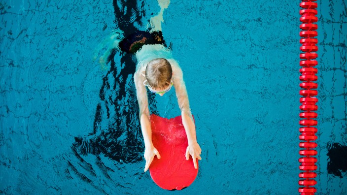 Schwimmen lernen: Für sichere Bewegung im Wasser: Die SZ sucht engagierte Menschen, die Kindern Schwimmunterricht geben.