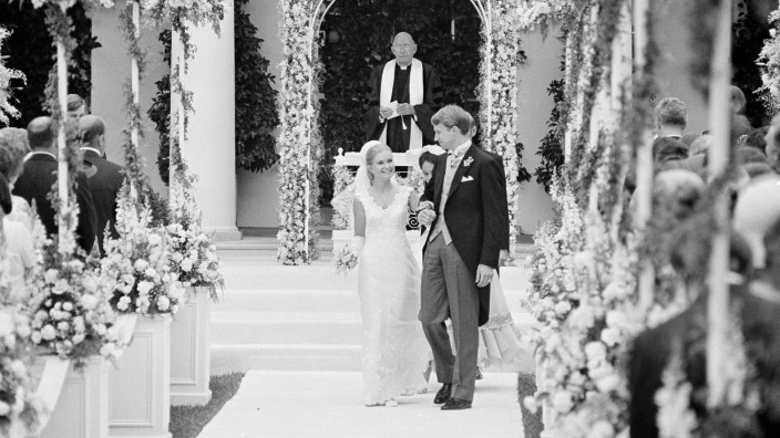 USA: Präsidententochter Tricia Nixon heiratete 1971 ihren Verlobten Edward Finch Cox im Rosengarten des Weißen Hauses.