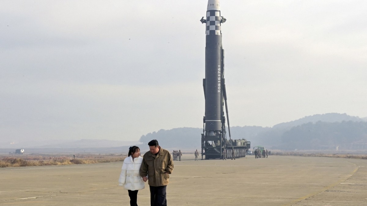 North Korea: Kim Jong-un shows his daughter in public for the first time – politics