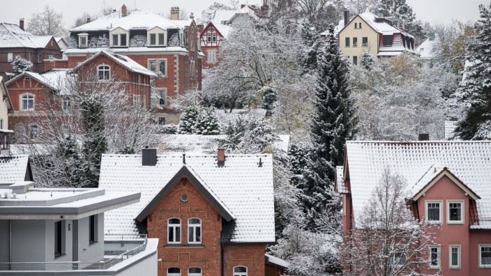 Wetter in Bayern: In Coburg tragen die Dächer am Samstag Weiß.