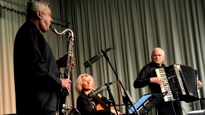 Musik: Die drei Jazz-Musiker (v. li.) Gerald Preinfalk, Asja Valčić und Klaus Paier sind zu Gast im Feldafinger Bürgersaal.