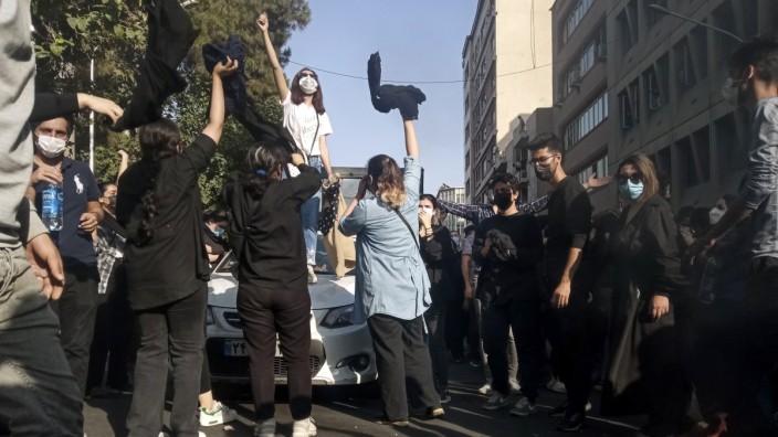 Militäroffensiven: Proteste in Teheran bringen das Regime unter Druck.