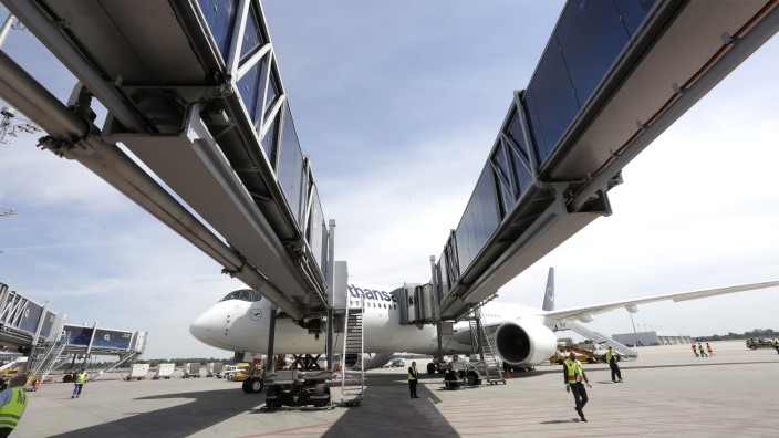 Flughafen München: Die Emissionen sollen sinken, die bayerischen Airports besser vernetzt werden. Ein Flughafenkonzept, wie im Koalitionsvertrag vereinbart, gibt es nun jedoch nicht.