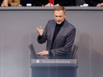 Haushaltsdebatte im Bundestag: Neues Amt, neue Meinung