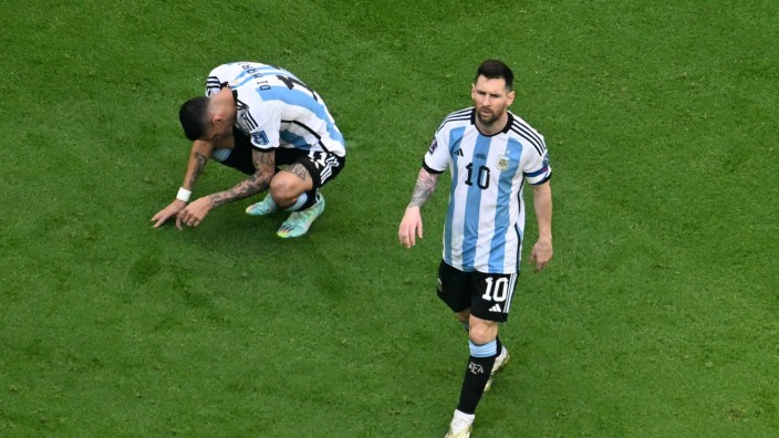 Niederlage gegen Saudi-Arabien bei der WM: Komplett bedient: Lionel Messi (rechts) und Ángel Di María nach dem Schlusspfiff.