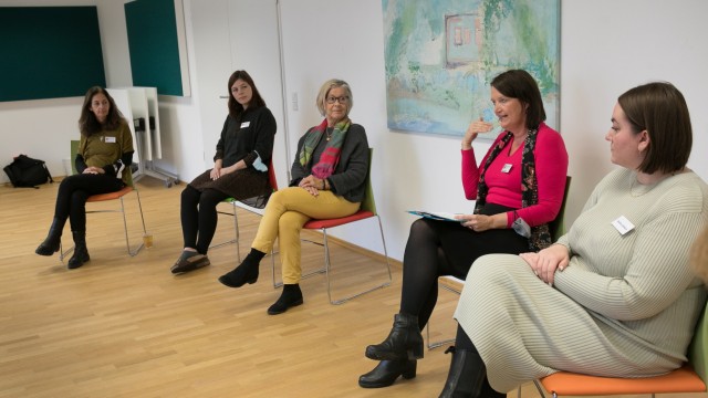Sexualisierte Gewalt an Frauen: von links: Sabrina Courtial, Melanie Schmalzl , Ingrid Reich, Maike Bublitz (alle Beratungsstelle Frauennotruf), und Natalia Zollitsch (Betroffene)