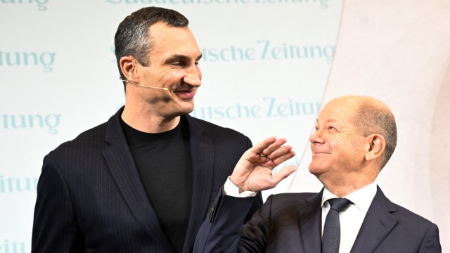SZ-Wirtschaftsgipfel: Olaf Scholz und Wladimir Klitschko sprechen nacheinander auf dem SZ-Wirtschaftsgipfel.