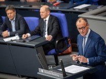 Bundestag: “Grober Wortbruch”: Merz attackiert Scholz