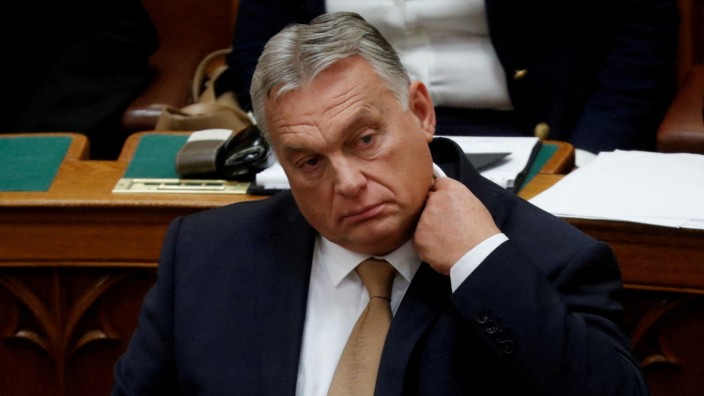 Europäische Union: Ungarns Ministerpräsident Viktor Orbán im Parlament in Budapest: Er hat nach Ansicht der EU-Kommission Reformversprechen nicht erfüllt.