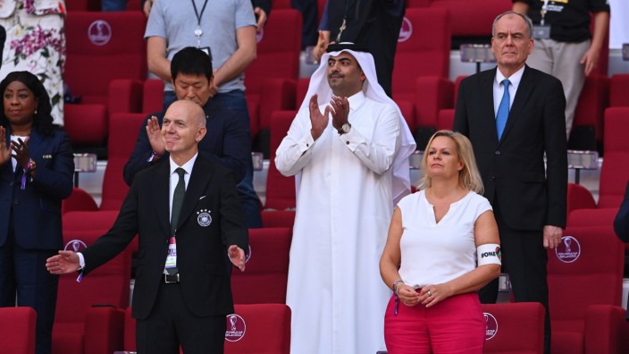 Nancy Faeser bei der WM in Katar: Bundesinnenministerin Nancy Faeser auf der Tribüne beim Spiel der deutschen Mannschaft.