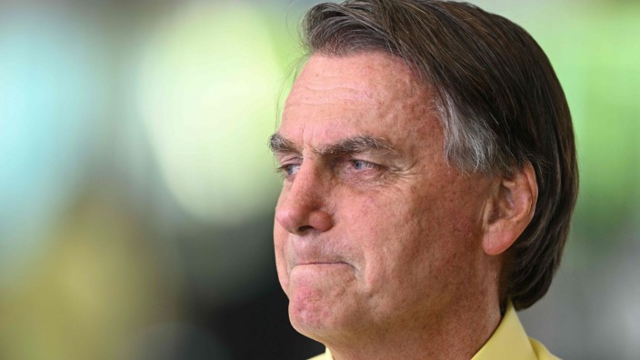 Brasilien: Der noch amtierende brasilianische Präsident Jair Bolsonaro hat unbelegte Zweifel an der Zuverlässigkeit der Wahlmaschinen geäußert - doch vor Gericht hat die eingereichte Beschwerde keinen Bestand.