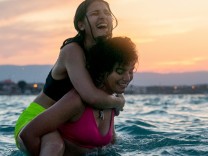 „Die Schwimmerinnen“ bei Netflix: Über Wasser bleiben