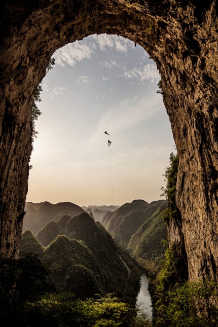 Reisebuch "Bilder aus einer Welt der Extreme": Alex Honnold hat am Bogen von Getu in China trainiert, um sich auf die Free-Solo-Tour am El Capitan vorzubereiten.