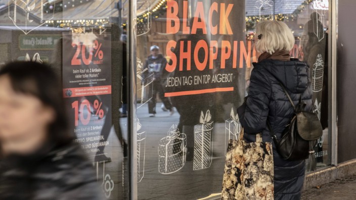 Black Friday 2022: "Black Shopping"-Werbung in München
