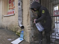 Liveblog zum Krieg in der Ukraine: Wasserversorgung in Kiew wiederhergestellt