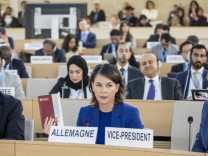 UN-Menschenrechtsrat: UN-Menschenrechtsrat stimmt auf Baerbocks Betreiben hin für Resolution gegen Iran
