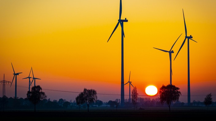 Energiekrise: Windräder in Niedersachsen: Die EU will es vereinfachen, Ökostrom-Projekte genehmigen zu lassen.