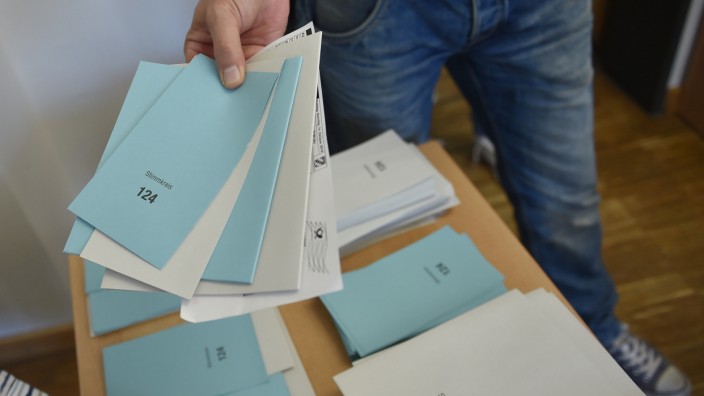 Termin und Kandidaten: Jeder Wähler hat bei der Wahl des bayerischen Landtags zwei Stimmen. Gleichzeitig findet die Wahl der sieben bayerischen Bezirkstage statt.