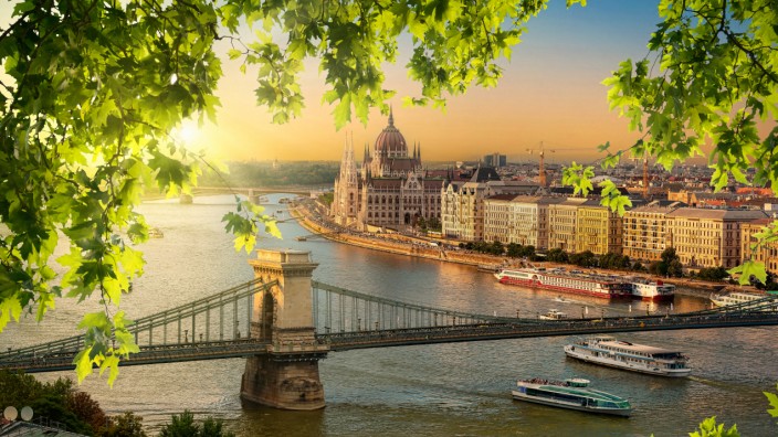 Europäische Union: Ungarns prächtige Hauptstadt Budapest im Morgenlicht: Das Land könnte eine größere Rolle in der EU spielen, doch die Regierung Viktor Orbáns schadet ihm selbst am meisten.