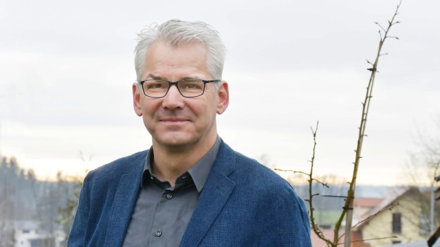 Politischer Aschermittwoch der Freien Wähler: Sven Krage ist seit 2020 Dritter Bürgermeister in Dorfen und geht als Direktkandidat der Freien Wähler in die Landtagswahl. Am Politischen Aschermittwoch stellte er sich noch Mal kurz vor.