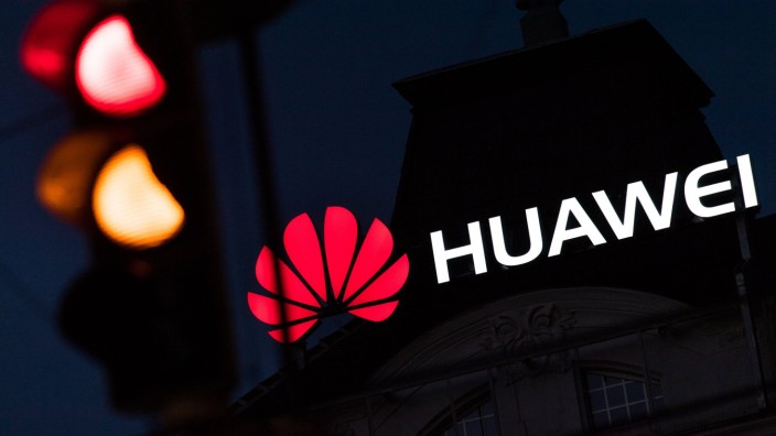 Technologie aus China: Eine Leuchtreklame des chinesischen Technologiekonzerns Huawei.