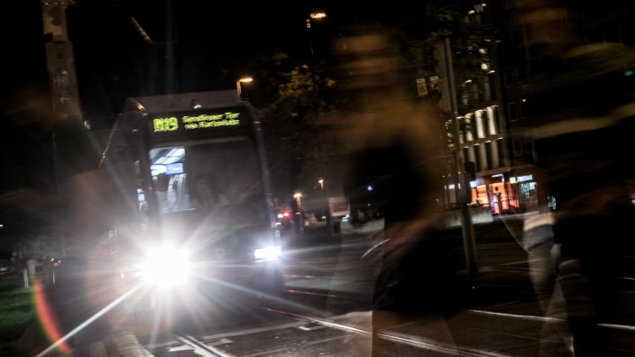 Münchner Momente: Kleine Beobachtungen nachts an der Straßenbahn können herzerwärmend sein.