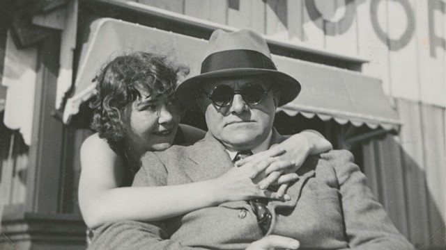 Promi-Tipps für München: "Max Beckmann. Departure" heißt eine Ausstellung in der Pinakothek der Moderne. Das Foto zeigt Max und Quappi Beckmann in den Ferien (1934).